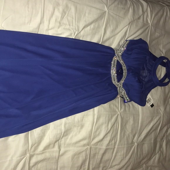 Prom dress - Picture 2 of 5